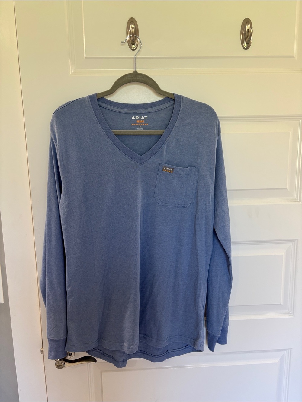 Ariat Women’s Long Sleeve V-Neck Pocket Tee in Dusty Blue